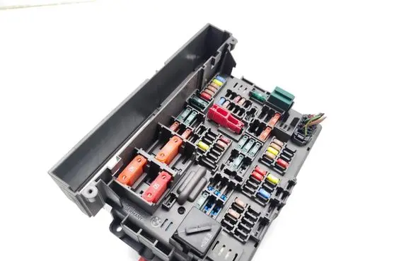 BMW 1 E82 E88 Fuse module 10688710