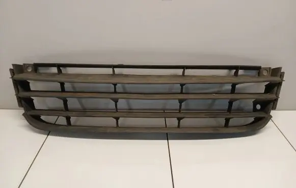 Volkswagen Touran I Front bumper lower grill