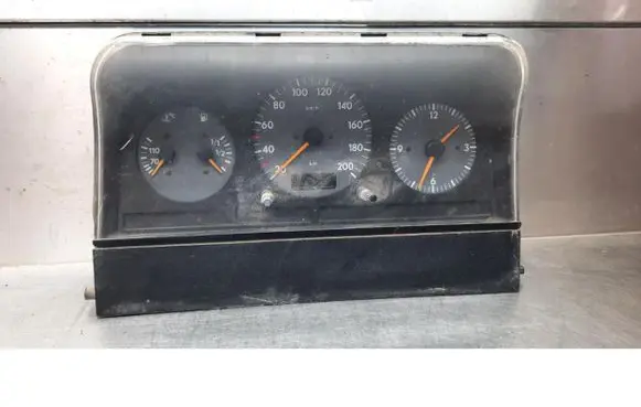 Volkswagen PASSAT B5 Speedometer (instrument cluster) 2D0919850A