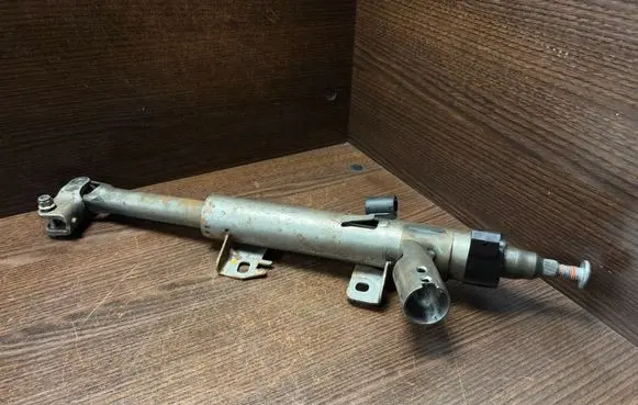 Steering wheel axle