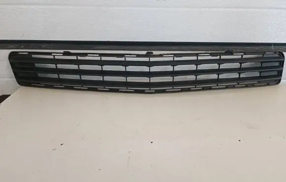 Mercedes-Benz C W204 Front bumper lower grill A2048850023