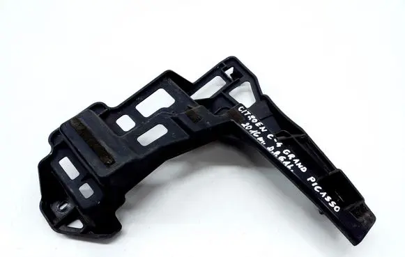 Rear bumper mounting bracket