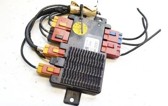 Audi A6 S6 C5 4B Antenna control unit 
