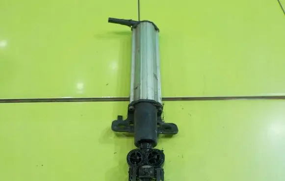 Peugeot RCZ Headlight washer pump 1321006482