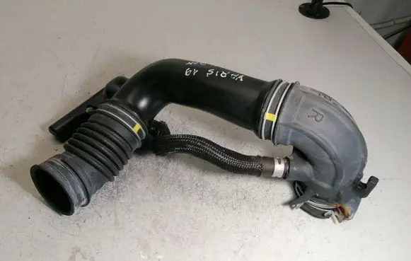 Toyota Yaris Air intake hose/pipe 1788047070