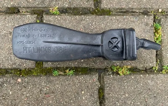 Audi A3 S3 8V Rear door check strap stopper 8V5839267