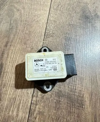 Mercedes-Benz E W211 ESP acceleration yaw rate sensor 0265005623