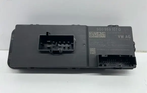 Skoda Superb B8 (3V) Tailgate/trunk control unit/module 5Q0959107G