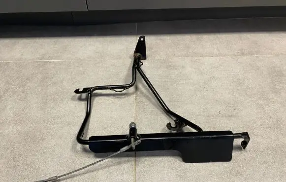 Mercedes-Benz G W461 W463 1st Gen Intercooler pipe mounting bracket A4638300314