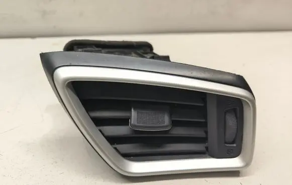 Nissan X-Trail T32 Dashboard side air vent grill/cover trim 687604BA0A