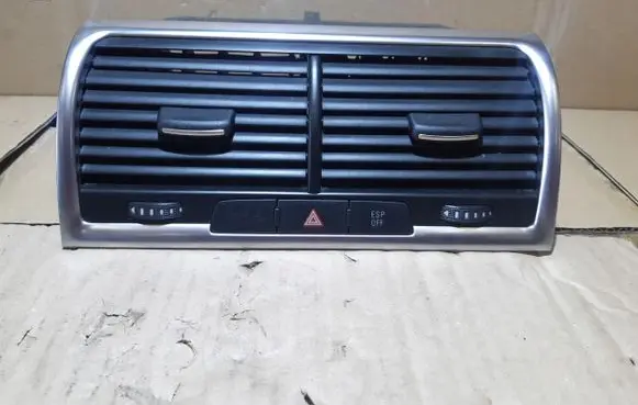 Audi Q7 4L Dash center air vent grill