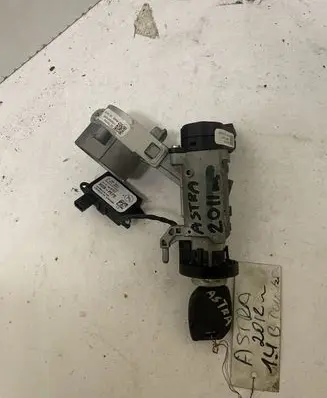 Opel Astra J Ignition lock 20939745