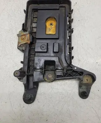 Volkswagen PASSAT B6 Battery tray 1K0915333C