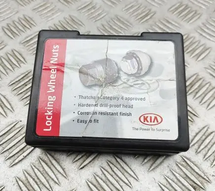 KIA Ceed Anti-theft wheel nuts and lock 