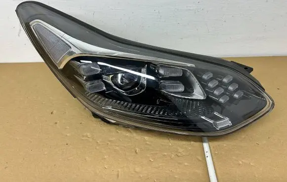 KIA Sportage Headlight/headlamp 92102F1500
