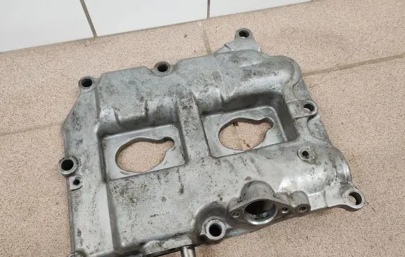 Subaru Legacy Rocker cam cover 