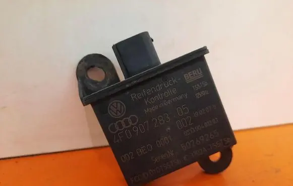 Audi Q7 4L Tire pressure sensor 4F090728305
