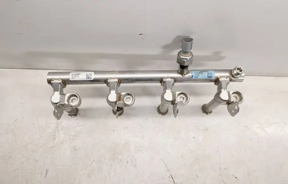 Volvo V60 Fuel main line pipe 31478555