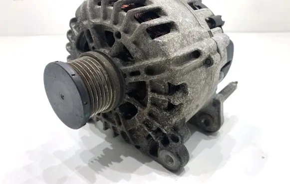 Volkswagen Golf VII Generator/alternator 03L903023L