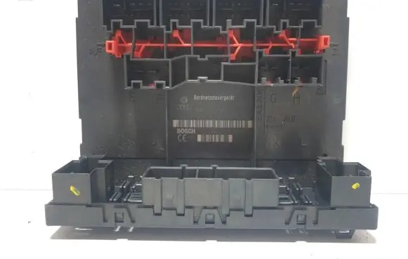Volkswagen PASSAT B6 Fuse module 3C0937049AJ
