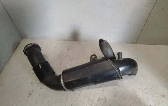 BMW X2 F39 Turbo air intake inlet pipe/hose 7619268 23557510