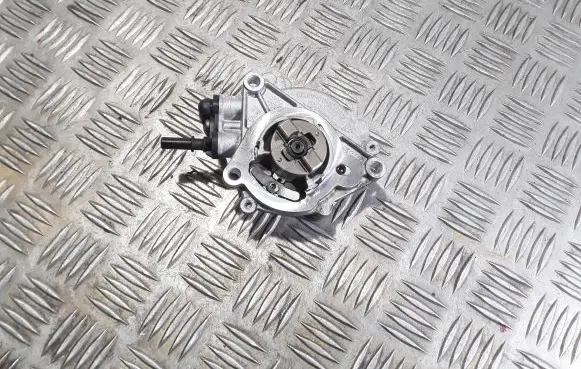 Opel Crossland X Vacuum pump 9827166480