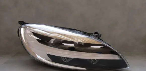 Volvo V40 Headlight/headlamp 31677023 1049126 107200257639