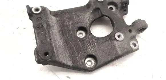 Citroen C4 I Engine mounting bracket 9681861680