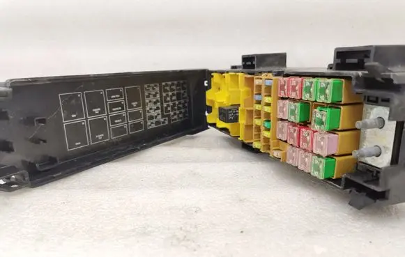 Jeep Grand Cherokee (WK) Fuse box set P56050798AE 56050798AE ACGS0316J6232