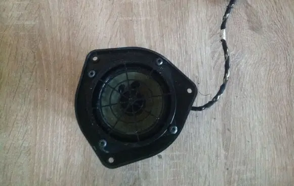 Audi A8 S8 D2 4D Rear door speaker