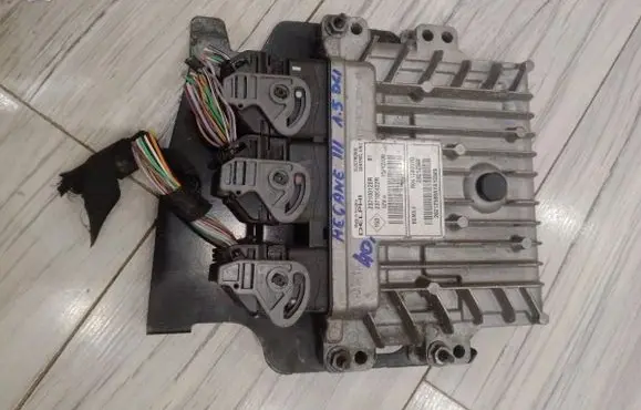 Renault Megane III Engine control unit/module ECU 237100422R