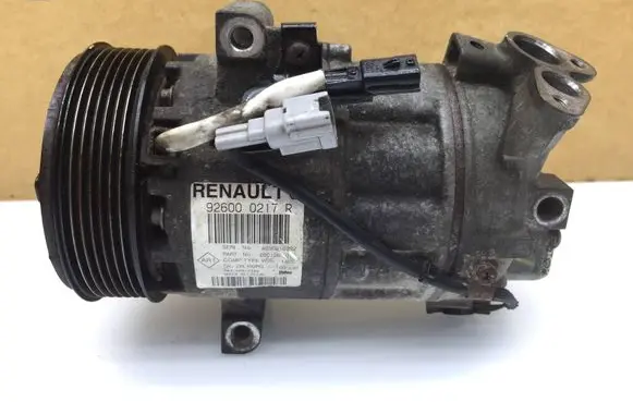 Renault Clio IV Air conditioning (A/C) compressor (pump) 926000217R 4090210292 Z001260