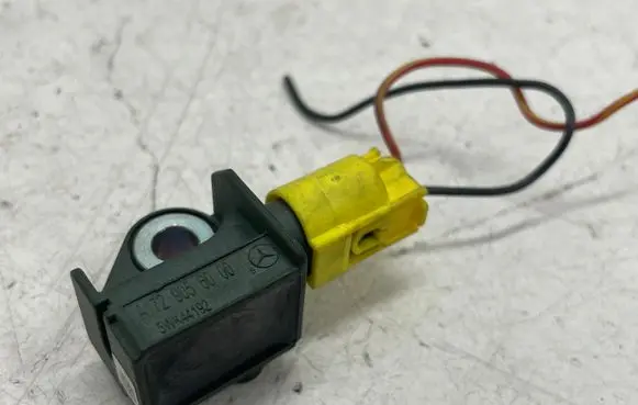 Mercedes-Benz E W212 Airbag deployment crash/impact sensor A1729056000