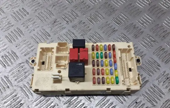 Alfa Romeo 147 Fuse box cover 46558758