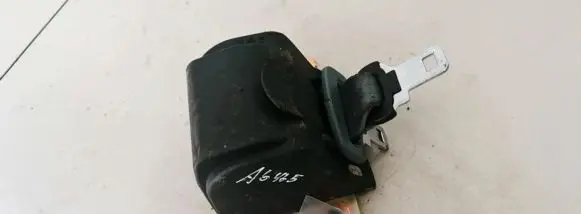 Middle seatbelt (rear)