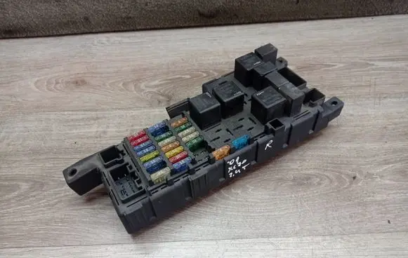 Volvo XC70 Fuse module 518322110 010621114431