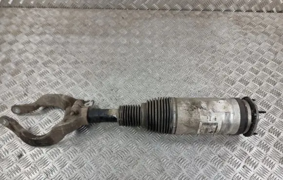 Land Rover Discovery 5 Front shock absorber/damper HY323C286BC