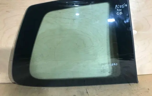 Peugeot 206 Rear side window AS2