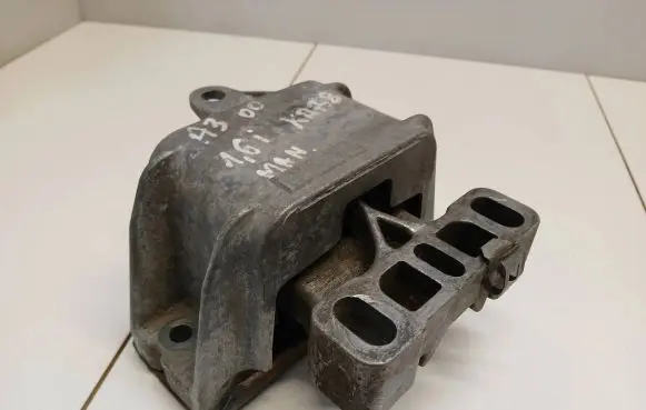 Audi A3 S3 8L Engine mount bracket 1j0199555