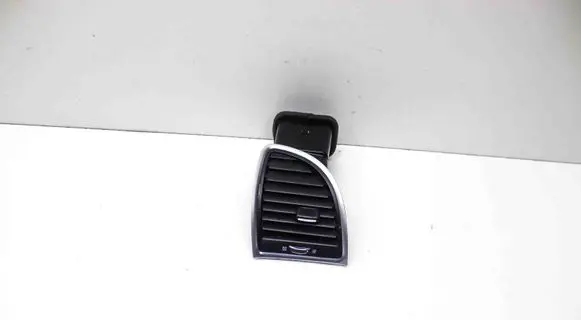 Chrysler 300C Dashboard air vent grill cover trim 
