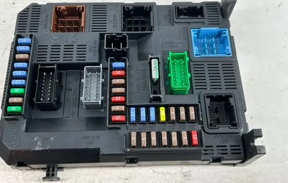 Peugeot 2008 I Fuse module 9807532080 20150113