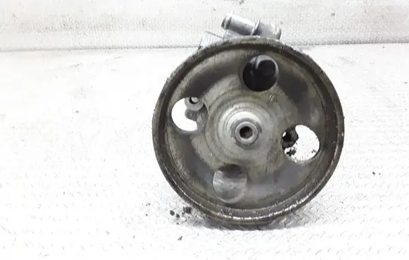 Peugeot 607 Power steering pump 9640886480