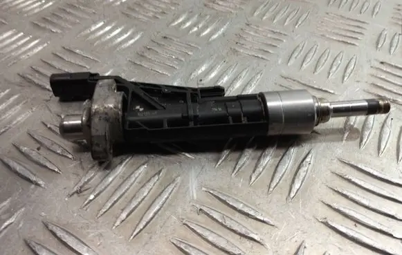 BMW X1 F48 F49 Fuel injector 8625396