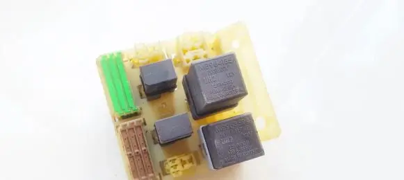 Mitsubishi Carisma Fuse box set 1341ya1