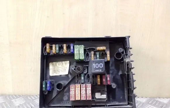 Volkswagen Jetta V Fuse module 1K0937125A