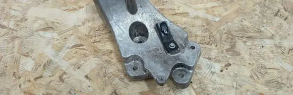 Maserati Ghibli Engine mounting bracket 670004865