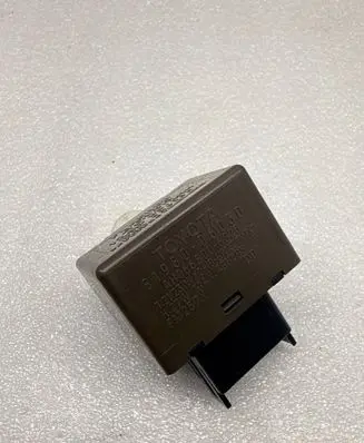Toyota Hilux (AN10, AN20, AN30) Hazard warning light relay 8198006030 AH0665006820