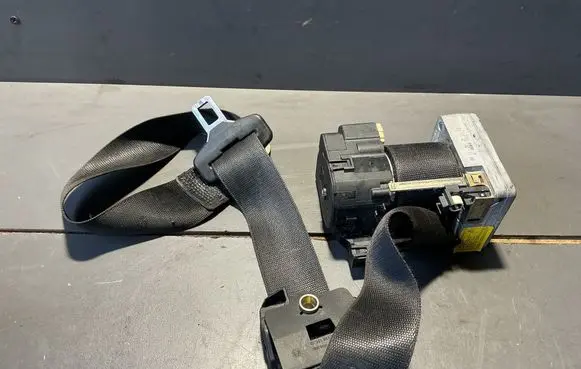 Mercedes-Benz S W220 Front seatbelt 33015930F