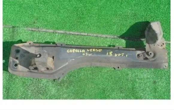 Toyota Corolla Verso E121 Engine mounting bracket