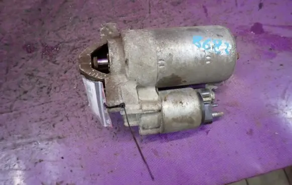 Peugeot 207 CC Starter motor 9647982880